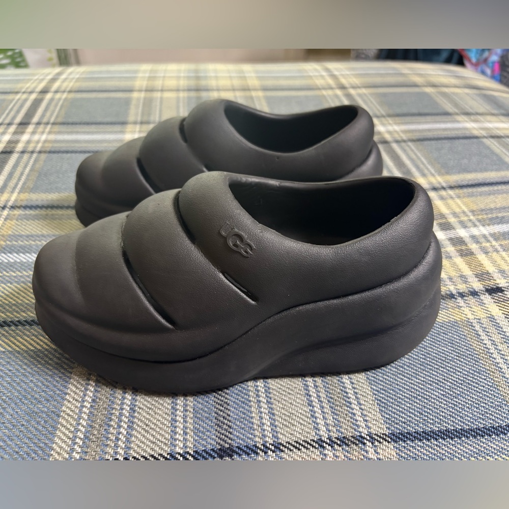 Ugg Sport Yeah Clog Kids Size 1 Black Squishy Puffy Black Shoes